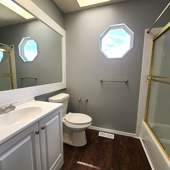 Building Photo - Beautiful home in Briargate Fairfax - D20 - ready to move in NOW!