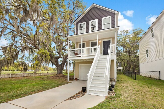 Primary Photo - Bright and Airy 3-Bedroom Retreat with Dec...