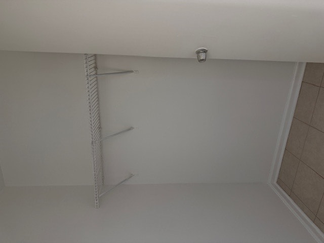 Building Photo - 6919 N Sheridan Rd