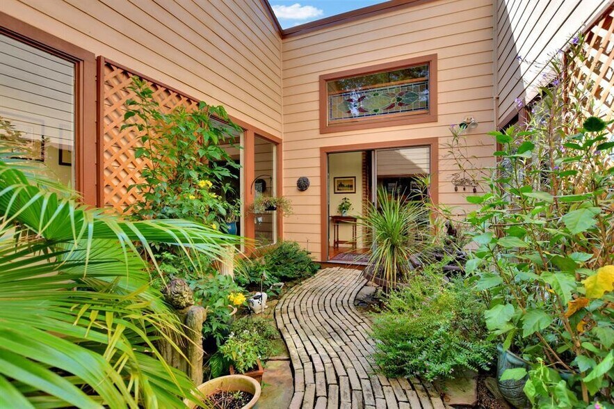 Building Photo - 12722 Cypress Pass Loop E