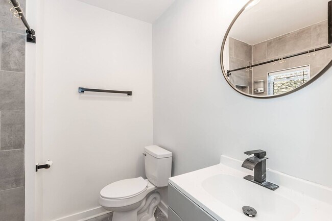 Building Photo - Two Bedroom Home