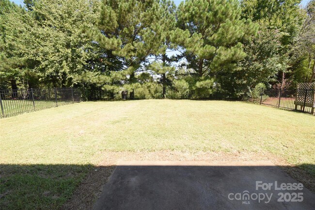 Building Photo - 6728 Evanton Loch Rd