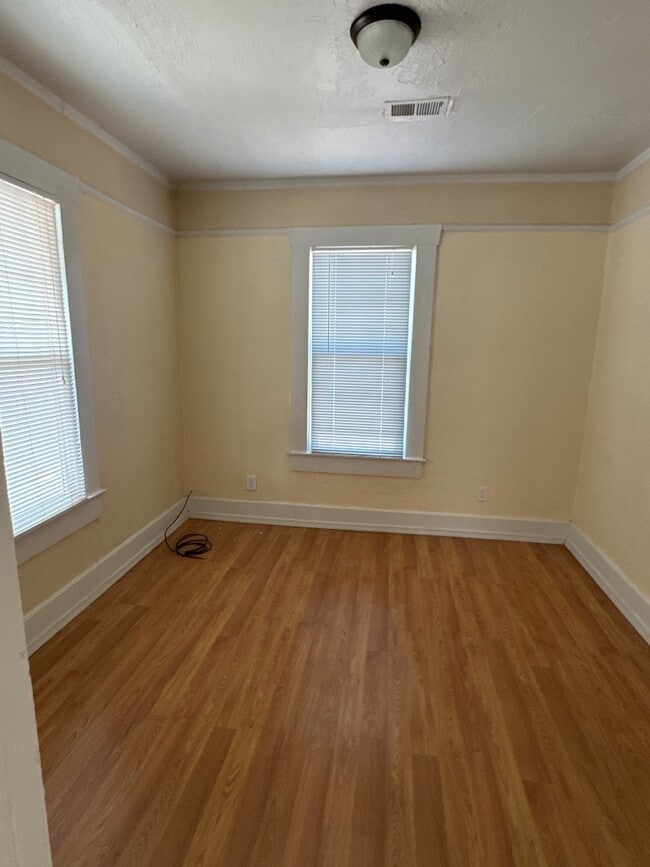 Building Photo - 700 N Williamson Ave