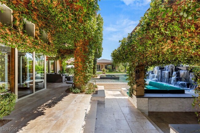 Building Photo - 9813 Moon Valley Pl