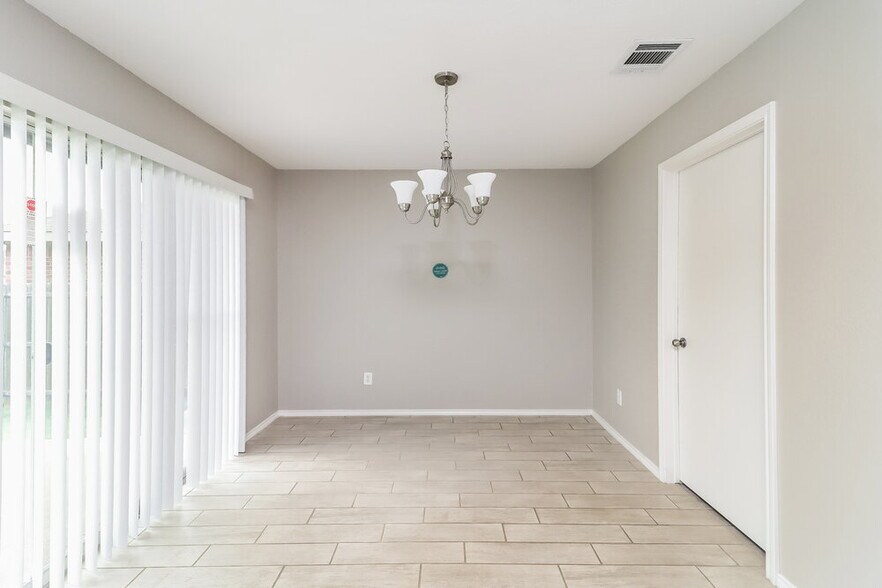 Building Photo - 3424 Cayman Dr
