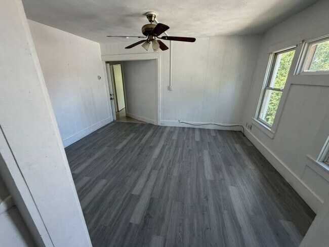 Building Photo - 18 Alderman St