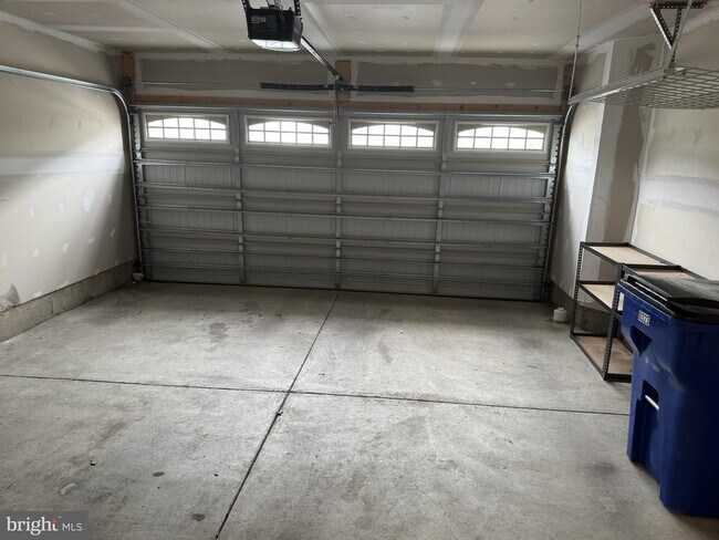 Building Photo - 10323 Quillback St