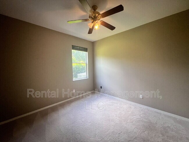 Building Photo - 10140 Pointview Ct