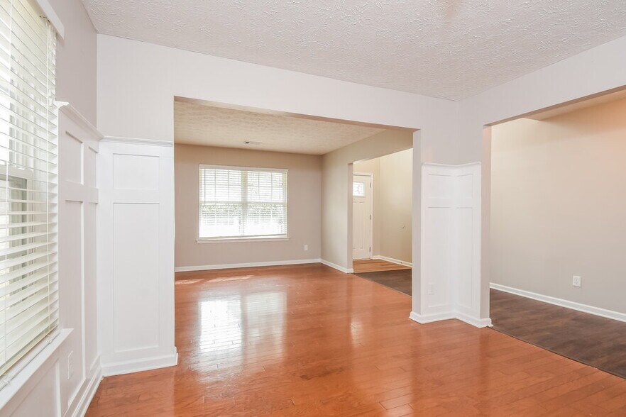 Building Photo - 41 Creekmoore Ct