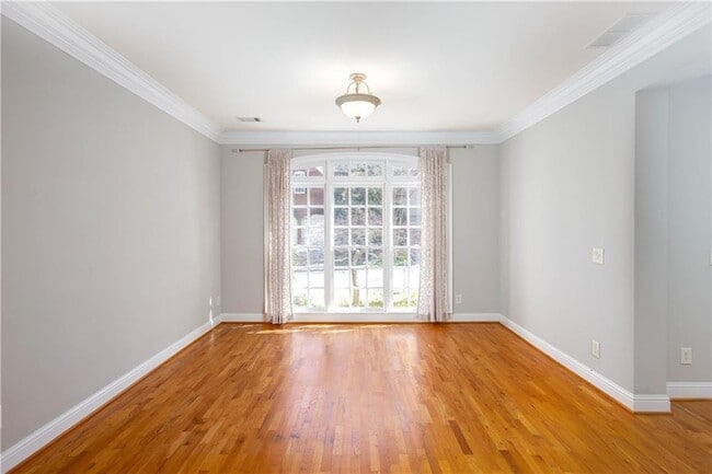 Building Photo - 3206 Windsor Lake Dr NE