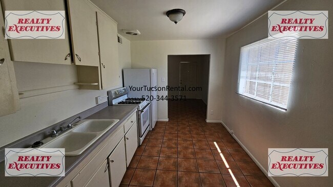 Building Photo - Silverlake Rd & Aviation Rd 3 Bedroom 1 ba...