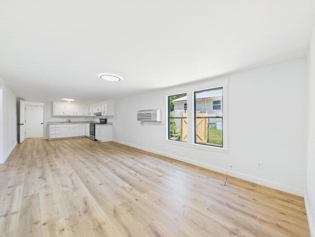 Building Photo - 412 Church St