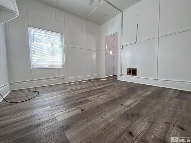 Building Photo - 1027 1/2 W 2nd Street Unit