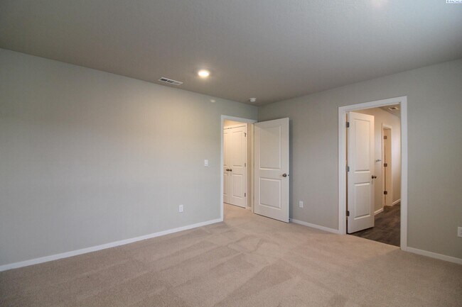 Building Photo - Newer Construction! 4 Bed/2.5 Bath Home