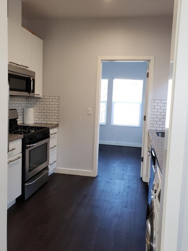 Building Photo - 2 bedroom in Oakland CA 94609