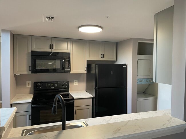 Building Photo - 10421 Beacon Ridge Dr