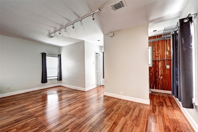 Building Photo - 1529 Marshall St