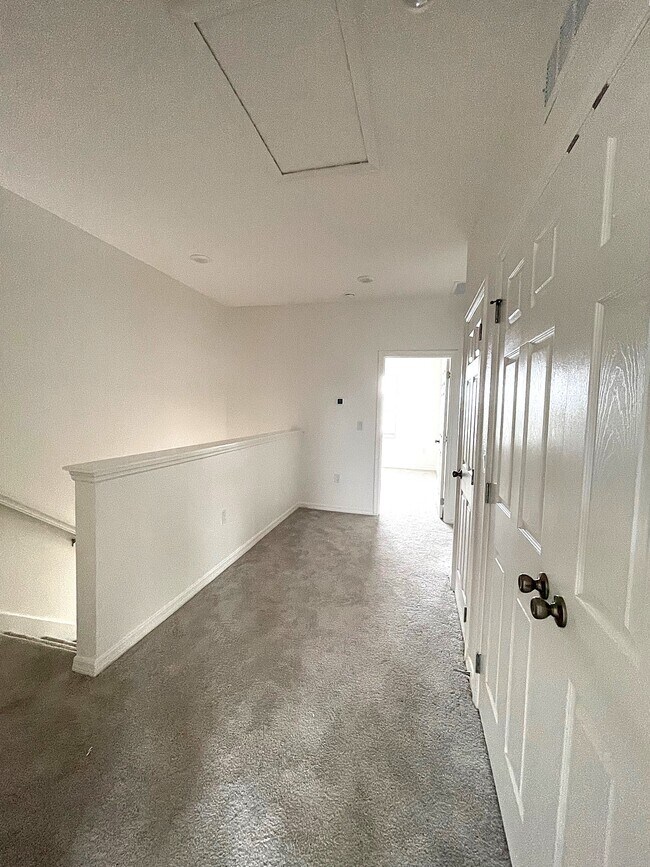 Building Photo - 1248 Stockwell Ave