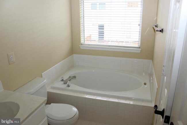 Building Photo - 13502 Nickleback Ct