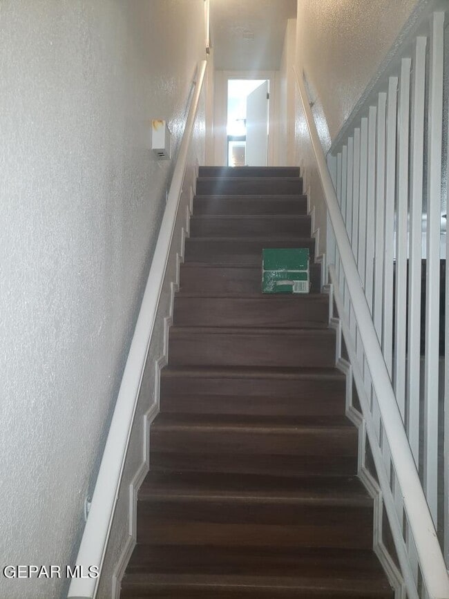 Building Photo - 5535 Oakbriar Cir