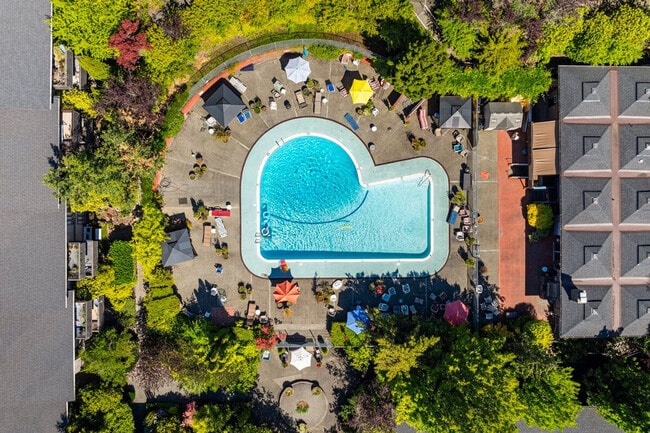 Building Photo - 1425 S Puget Dr