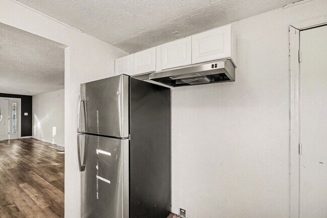 Building Photo - Beautiful 3 Bedroom 2 Bathroom Home in Kansas City!