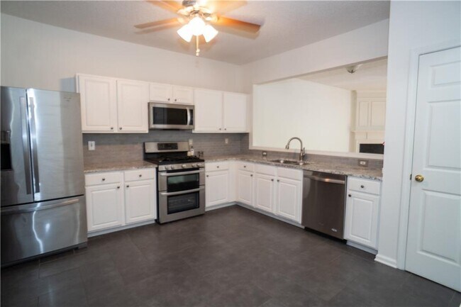 Building Photo - 9155 Nesbit Ferry Rd