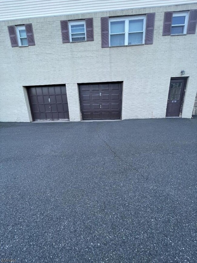 Building Photo - 322-3F9 Richard Mine Rd