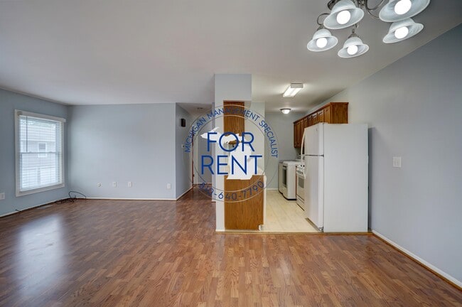 Building Photo - 9435 N Parkwood Dr
