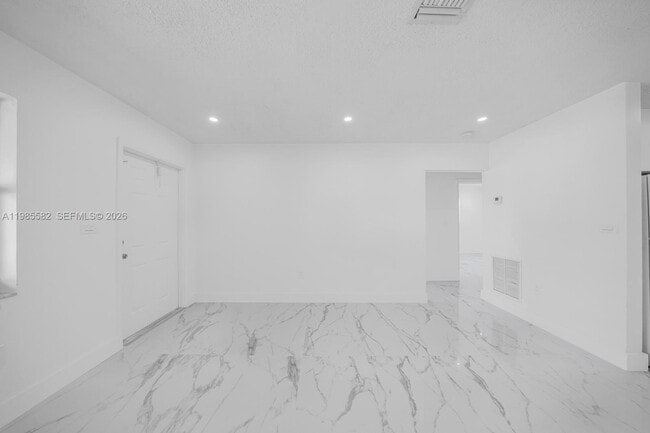 Building Photo - 6172 SW 44th St
