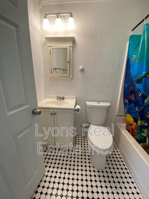 Building Photo - 537 Sacramento St