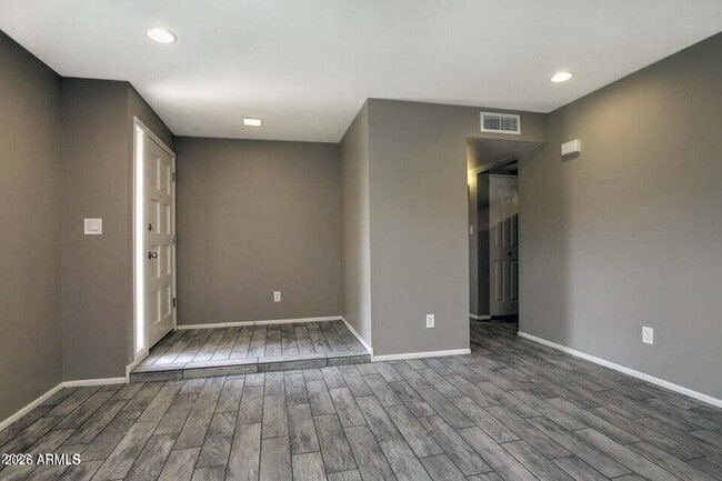 Building Photo - 8335 E Vista Dr