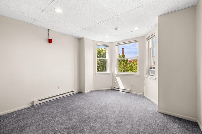 Building Photo - 1502 W Mt Royal Ave