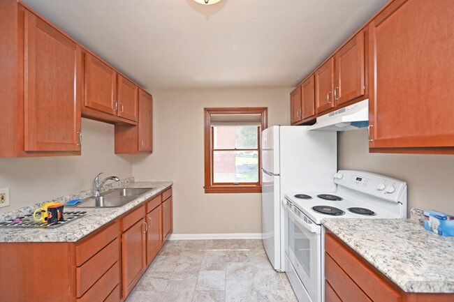 Building Photo - 27 Pleasant Ridge Ave