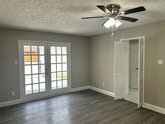 Building Photo - 1601 Washington Dr