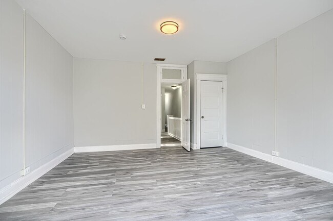 Building Photo - 400 N Hilton St