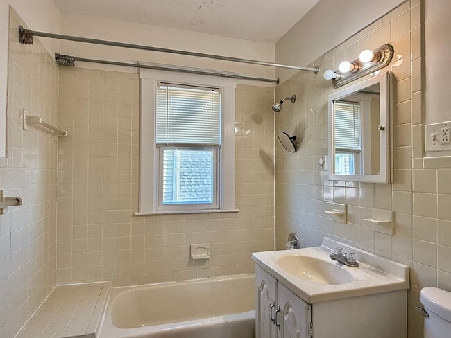 Building Photo - 1181 Boulevard