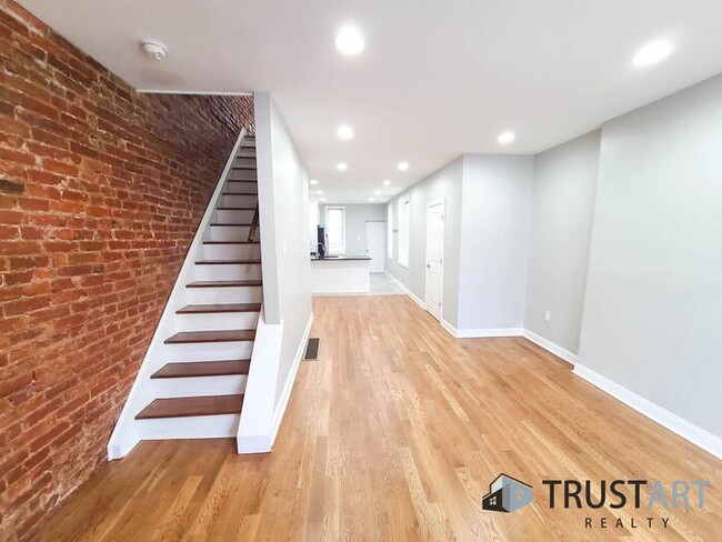 Building Photo - 3 bedroom/2 bath House in Brewerytown, Phi...