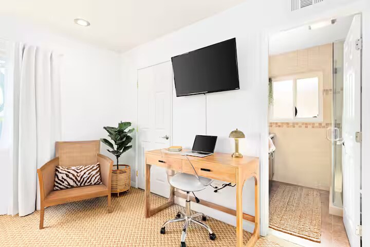 Building Photo - 14225 Mango Dr