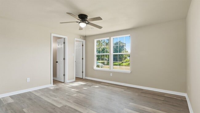 Building Photo - 2614 28th Ave N