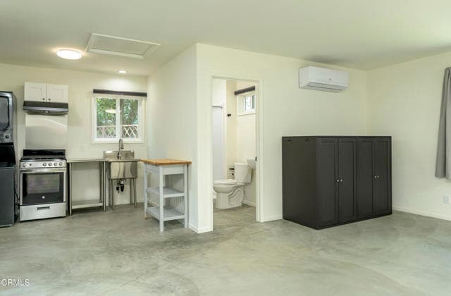 Building Photo - 1221 Fernside Dr