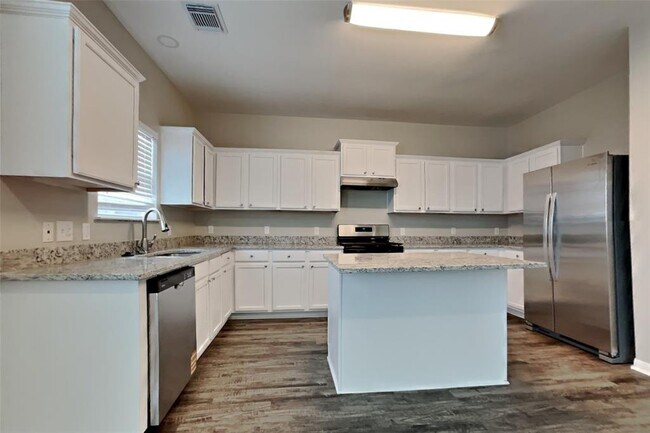 Building Photo - 21015 Kirkland Woods Dr
