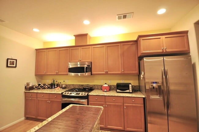 Building Photo - AVAILABLE JULY~ WONDERFUL CARMEL VALLEY 2BD/2.5BA CONDO! Only $3,595/mo!