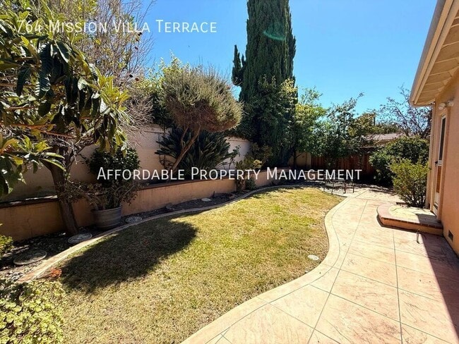 Building Photo - 764 Mission Villa Terrace