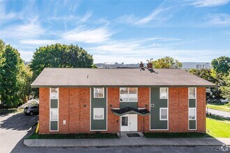 Building Photo - 314 Oak St