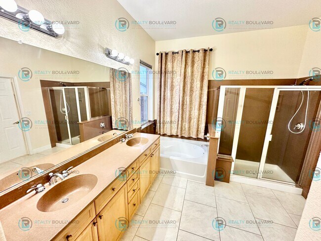 Building Photo - Beautiful 3 Bedroom, 2Bath, 3 Car Garage home in South Reno With Large Back Yard and Hot Tub!