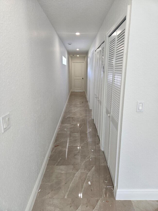 Building Photo - 5029 Sunrise Blvd