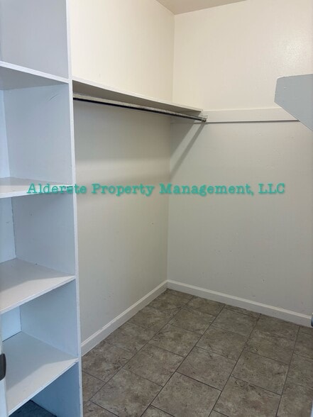 Building Photo - 3312 Wellesley Ct NE