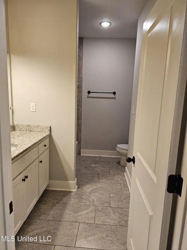 Building Photo - GARDENS AT SNOWDEN GROVE, 5 bedrooms!