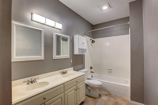 Building Photo - 2627 Bordeaux Dr